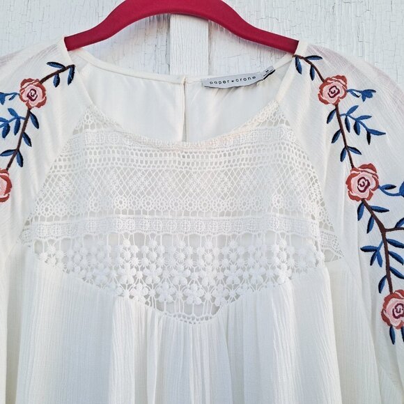 Paper Crane White Crochet Floral Embroidered Boho Flowy Top Medium - Picture 4 of 9